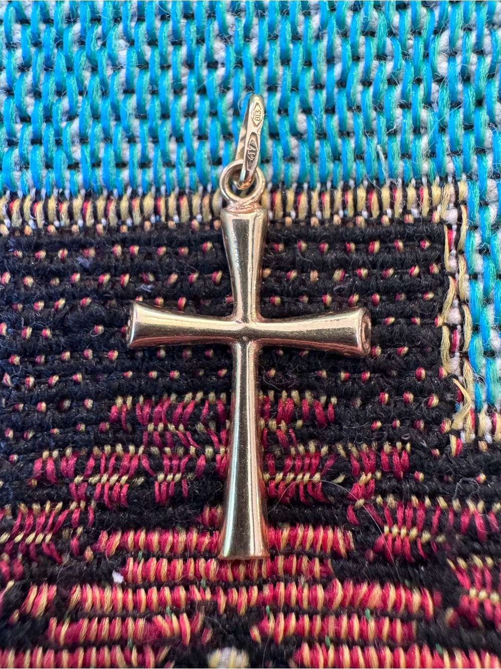 10K Gold Cross Pendant Unisex - Picture 6 of 6